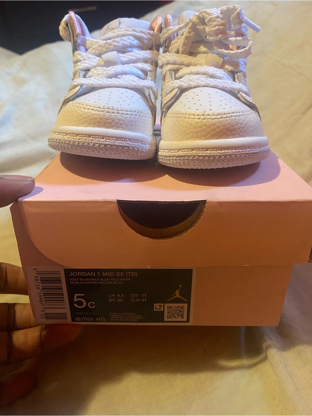 Jordan Kids Low-Top Sneakers in White and Light Pink